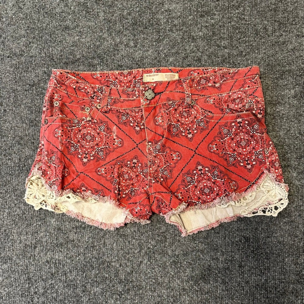No Boundaries Shorts Womens Size 9 Red Bandana Print Crochet Lace Trim Boho